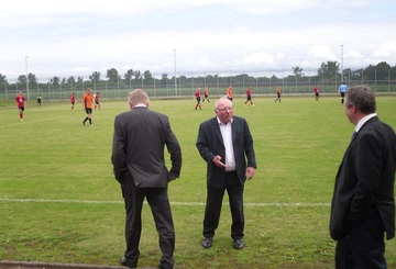 Fußballturnier anlässlich des 25jährigen Jubiläums des Gefangenensportvereins TuS Versen 1987 e.V. - "Stargast" als Kurator der Sepp-Herberger-Stiftung war "Uwe Seeler"